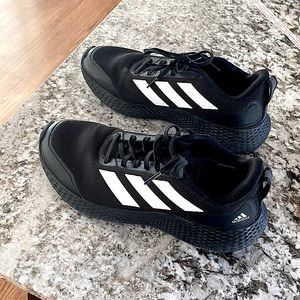 Adidas SIZE 10 mens shoe - like new